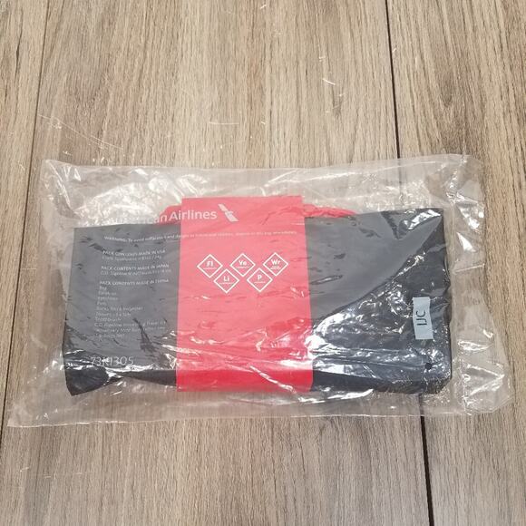 NWT American Airlines Cola Haan Amenity Kit - Picture 1 of 3